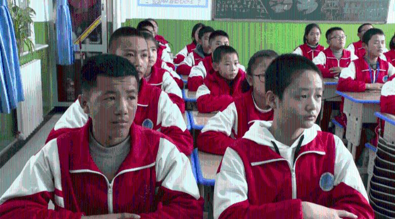 陈萌两年未怀孕，朱小伟婚姻再亮红灯，大衣哥的“底色”藏不住了